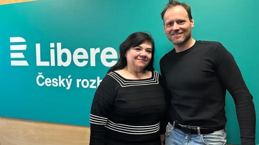 Starostka krajských dobrovolných hasičů Jiřina Brychcí a její host v Setkání u mikrofonu, starosta roprachtických dobrovolných hasičů Jiří Hloušek