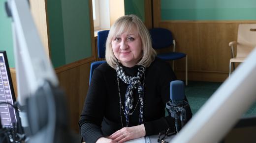 Ivana Lánová ve studiu Českého rozhlasu Hradec Králové