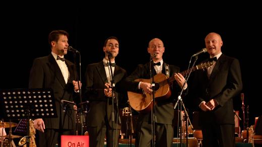 Vokální skupina The Swings na Rozhlasové tančírně v českobudějovickém Metropolu v roce 2016