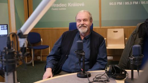 Jan Lašek v studiu Českého rozhlasu Hradec Králové