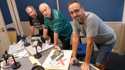 Jiří Šmíd, Jan Adam a Tomáš Katschner ve studiu Českého rozhlasu Hradec Králové