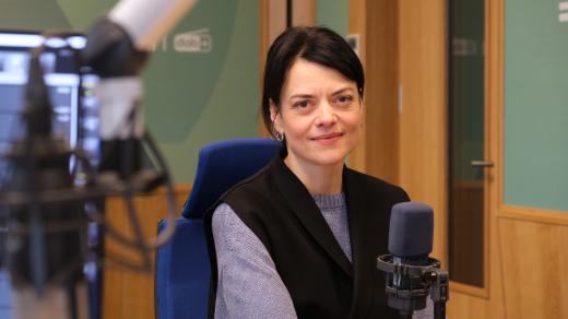 Jana Stryková ve studiu Českého rozhlasu Hradec Králové