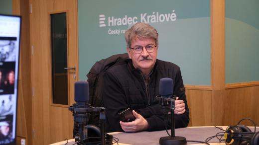 Roman Reil ve studiu Českého rozhlasu Hradec Králové