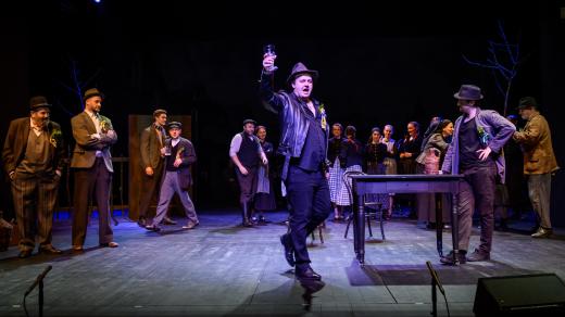 Těšínské divadlo uvedlo inscenaci Ro(c)k na vsi. Zazní písně Mezi horami nebo Komteska muzika