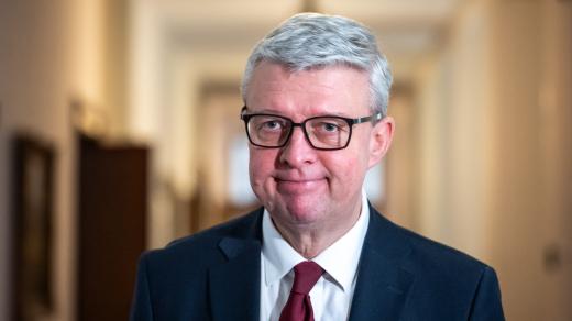 Ministr průmyslu a obchodu Karel Havlíček (ANO) přichází na zasedání nové vlády ANO, SPD a Motoristů