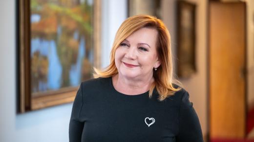 Ministryně financí Alena Schillerová (ANO) přichází na schůzi vlády