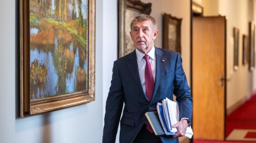 Premiér Andrej Babiš (ANO) přichází na jednání vlády