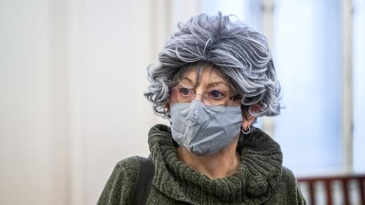 Advokátka Hana Suková, která zpronevěřila 160 milionů korun z úschov klientů, u Městského soudu v Praze