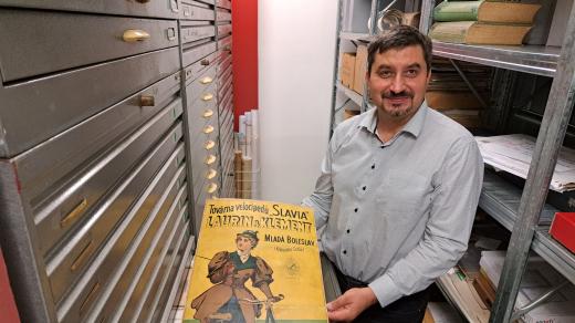 Archivář Lukáš Nachtmann vysvětluje, na co potřeboval cyklista bičík