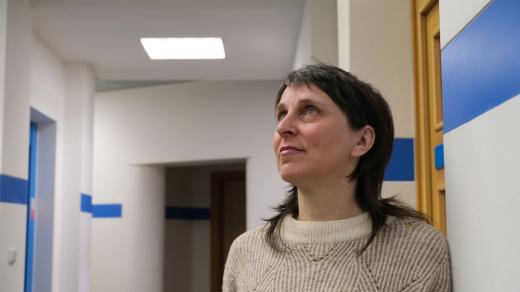 Lucie Dlabolová ve studiu Českého rozhlasu Hradec Králové