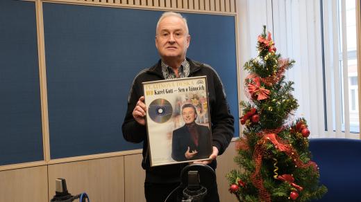 Jan Adam ve studiu Českého rozhlasu Hradec Králové