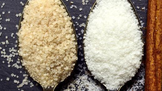 Třtinový a řepný cukr (ilustrační foto)