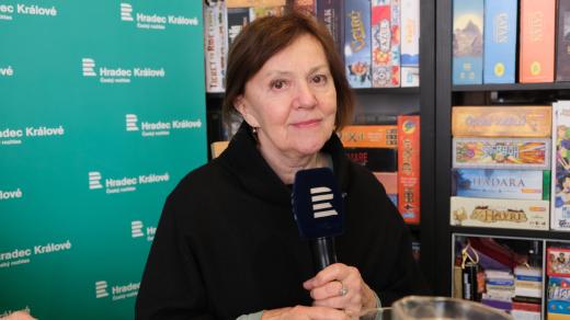 Lenka Termerová v rozhlasové kavárně