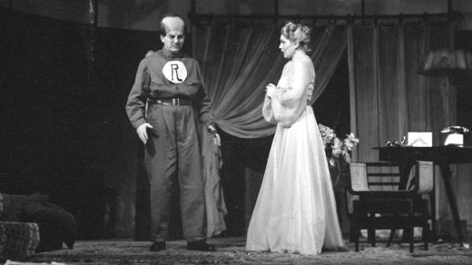 Jiřina Šejbalová ve hře R.U.R. Karla Čapka