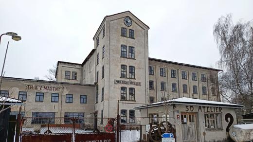 Mechanická tkalcovna v Lomnici nad Popelkou je nově kulturní památkou