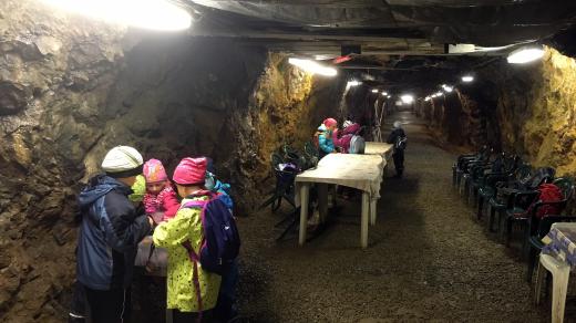 Děti se můžou v podzemních chodbách zabavit různými aktivitami