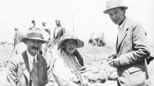 Max Mallowan, Agatha Christie a Leonard Woolley v Al Mině (Pověz mi, jak žijete, Ikar, 2023)