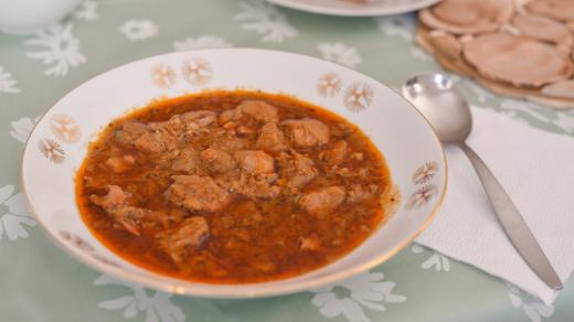 Připravené pohoštění  - zabijačkový guláš