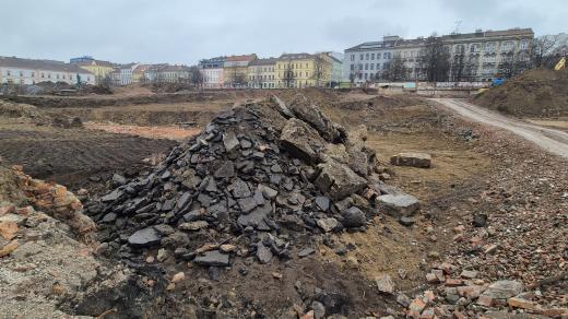 Na místě Jaselských kasáren mezi ulicí Štefánikovou a Staňkovou v Králově Poli je zatím brownfield