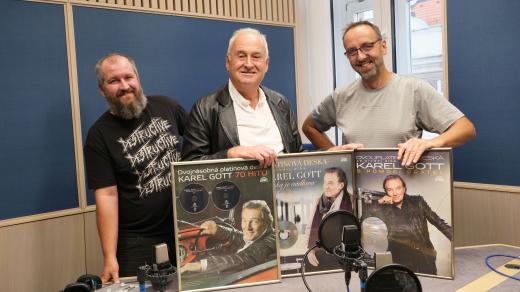 Jiří Šmíd, Jan Adam a Tomáš Katschner ve studiu Českého rozhlasu Hradec Králové