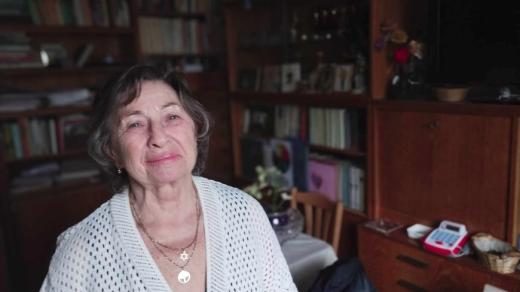 Miluška Ottová ve svém domě v Olomouci – Černovíře v roce 2024