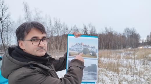 Badatel Radim Kravčík na místě, kde stála stará Karviná