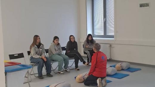 Studenti si mohli vyzkoušet resuscitaci i volání záchranky