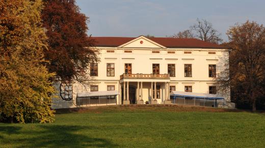 Muzeum regionu Valašsko, které je příspěvkovou organizací Zlínského kraje, slavnostně otevřelo zrekonstruovaný zámek Lešná u Valašského Meziříčí na Vsetínsku 31. října 2011 (ilustrační foto)