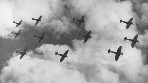 Formace letounů Spitfire RAF