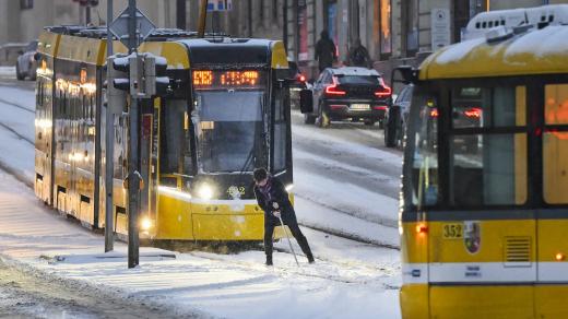 Meteorologové zpřísnili výstrahu před ledovkou na druhý - tedy vysoký stupeň nebezpečí