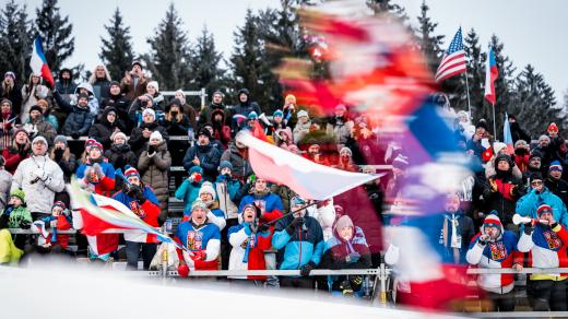 Čeští fanoušci na tribuně v Novém Městě na Moravě