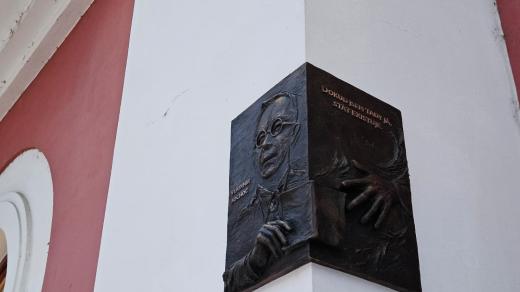 Plaketa Vladimíra Vochoče