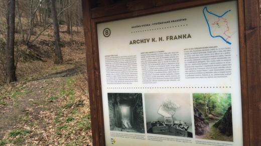 Naučná stezka pod štolou, odkud Američané vyzvedli štěchovický poklad