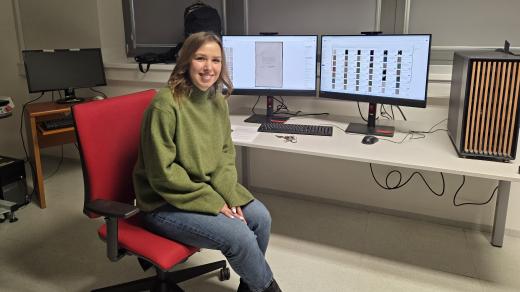 Kristýna Bařinová v digitalizačním pracovišti VKOL