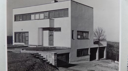 Funkcionalistická vila v Kostelci nad Černými lesy, kterou navrhl architekt Jaroslav Fragner