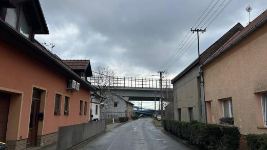 Několik desítek tisíc aut denně využívá od konce loňského roku nový dálniční úsek mezi Přerovem a Říkovicemi