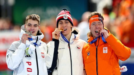 Olympijský vítěz Metoděj Jílek s Polákem  Vladimirem Semirunným a Nizozemcem Jorritem Bergsmem,