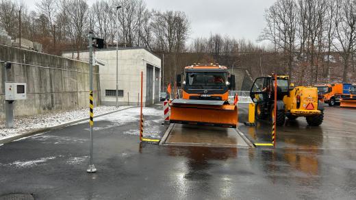 K údržbě silnic firma Silnice LK potřebuje přibližně 110 různých vozidel