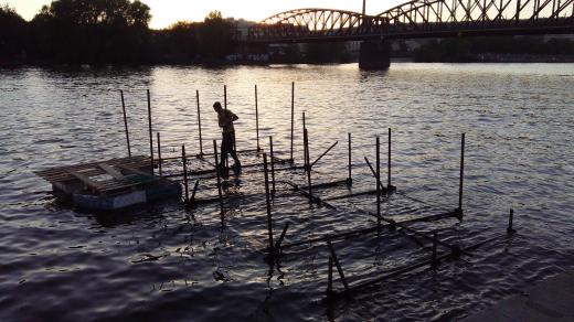 Amundsen, molo pro přistání balónu na pražské náplavce