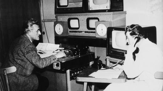 Režie zkušebního vysílání Československé televize v roce 1953