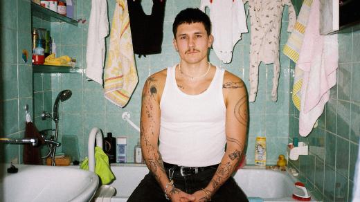 Ještě nemáš děti a už se bojíš, že nebudeš dobrej rodič. Jak se bráníme předávání vzorců z domova?