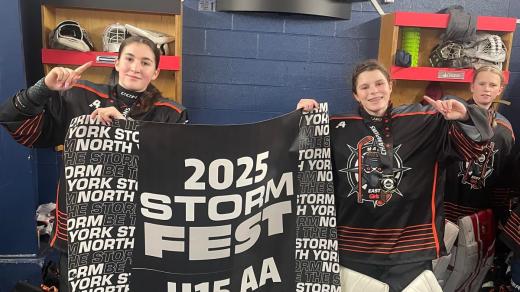 Zlato z dívčího hokejového turnaje v kanadském Torontu přivezla do Trutnova třináctiletá Angelina Raphaela Ekairebová