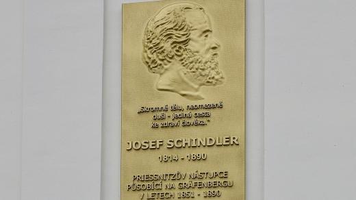 Pamětní deska Josefa Schindlera v Desné