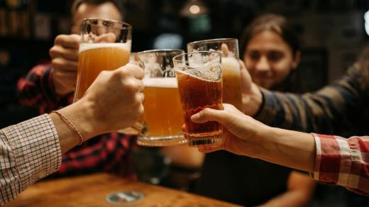 Jedním z fenoménů alkoturismu jsou i organizované tahy po hospodách, takzvané pubcrawls