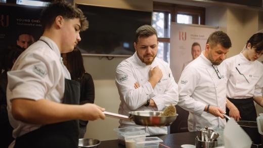 Filip Kynčl, student Střední školy gastronomie a služeb v Nové Pace, se probojoval do finále prestižní soutěže kuchařů