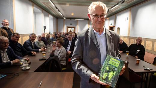 Chmelaři ze Žatecka vydali ucelený studijní materiál s názvem Chmelařství