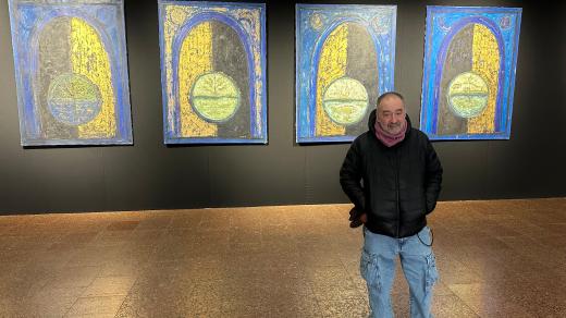 Malíř a grafik Matvij Vajsberg na své reprezantivní výstavě v Ukrajinském domě v Kyjevě