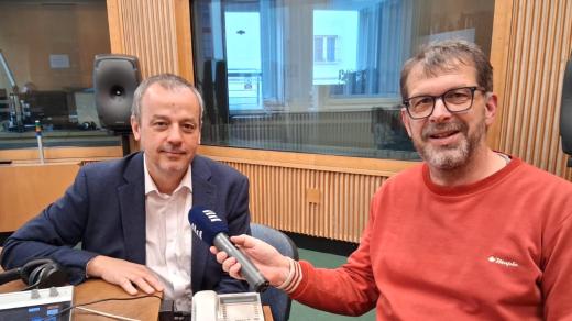 Senátor Jiří Dušek a redaktor Českého rozhlasu Filip Černý