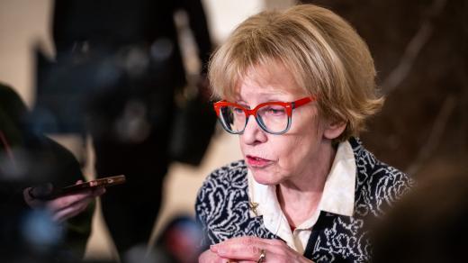 Poslankyně hnutí ANO Helena Válková na tiskové konferenci po jednání sněmovního mandátového a imunitního výboru, který se zabýval žádostmi o vydání k trestnímu stíhání v kauzách předsedy ANO Andreje Babiše a předsedy SPD Tomia Okamury
