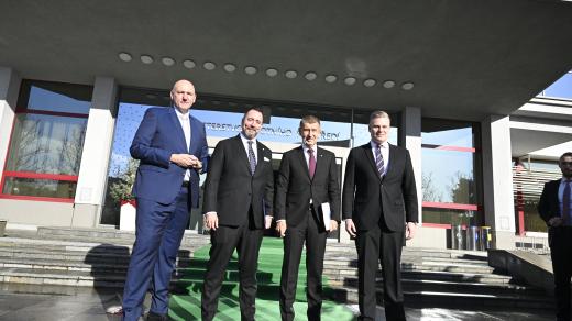 Zleva: Pavel Vlček, náměstek člena vlády, Igor Červený, ministr životního prostředí, premiér Andrej Babiš a vládní zmocněnec pro klimatickou politiku a Green Deal Filip Turek